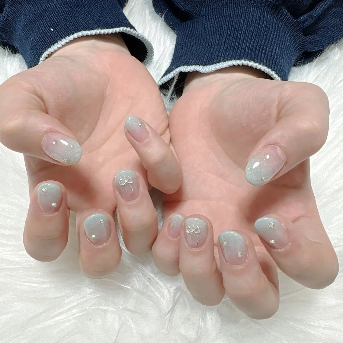 ネイル ブルー ジェルネイル グラデーション ラメ(グリッター) ラメグラデーション 【早朝・深夜🉑】 Charlmeのネイルデザイン