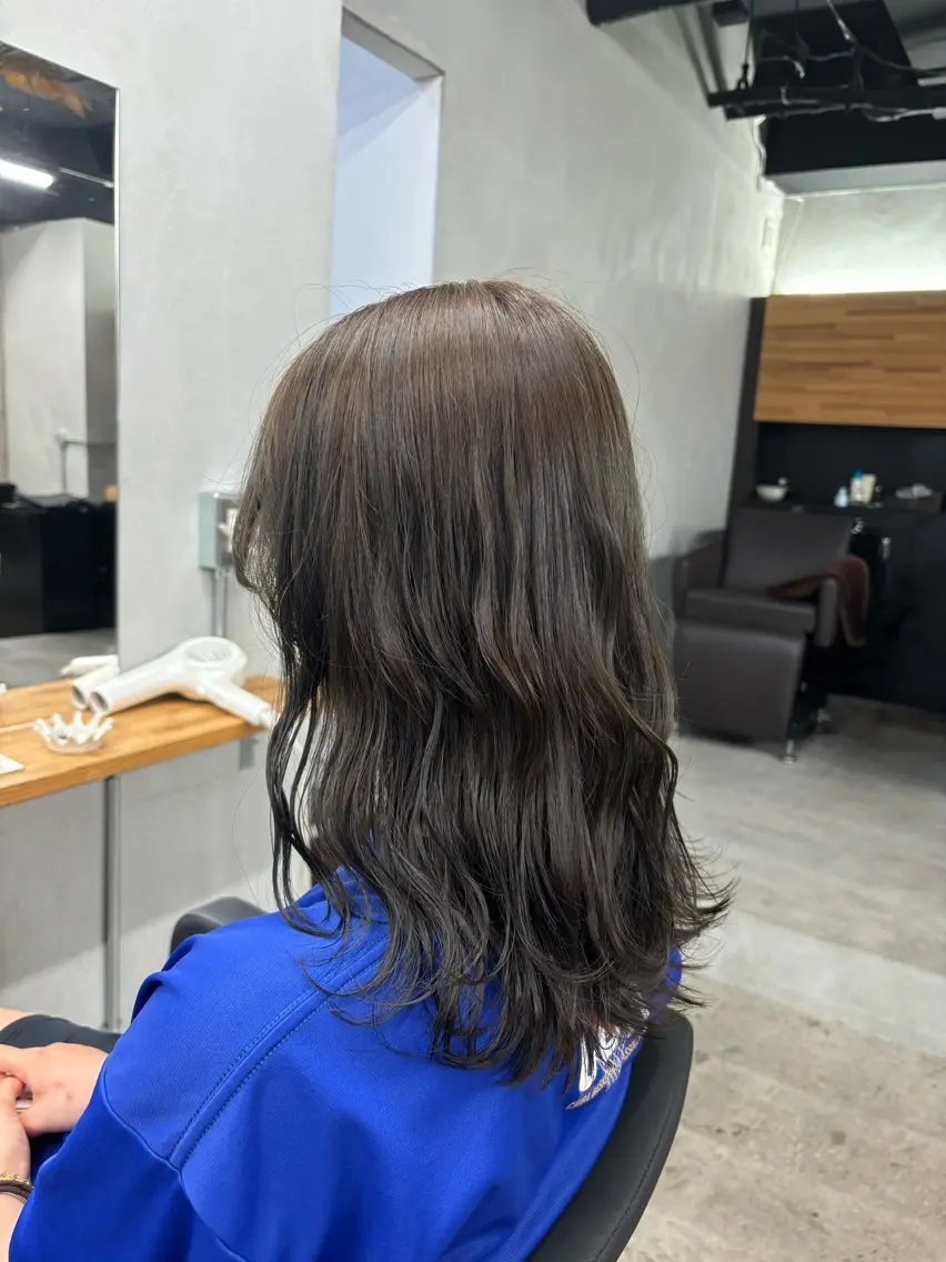 ミディアム カラー mono / Manatoのヘアスタイル