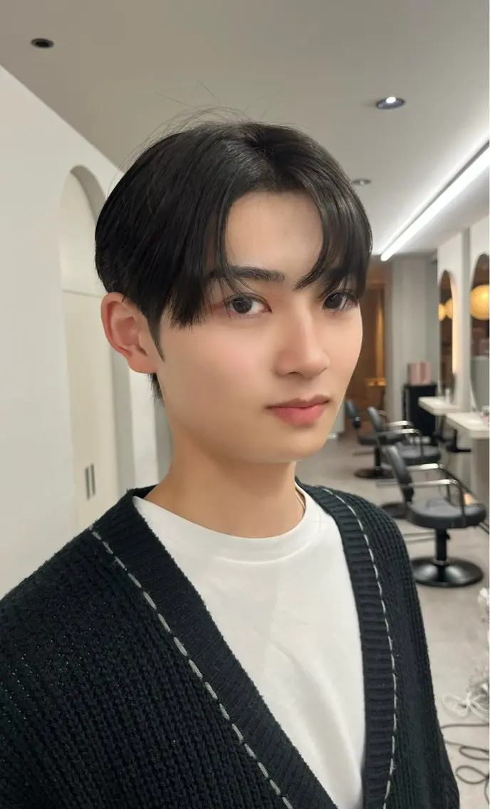 メンズ アイカ🐺 メンズ韓国ヘアのヘアスタイル