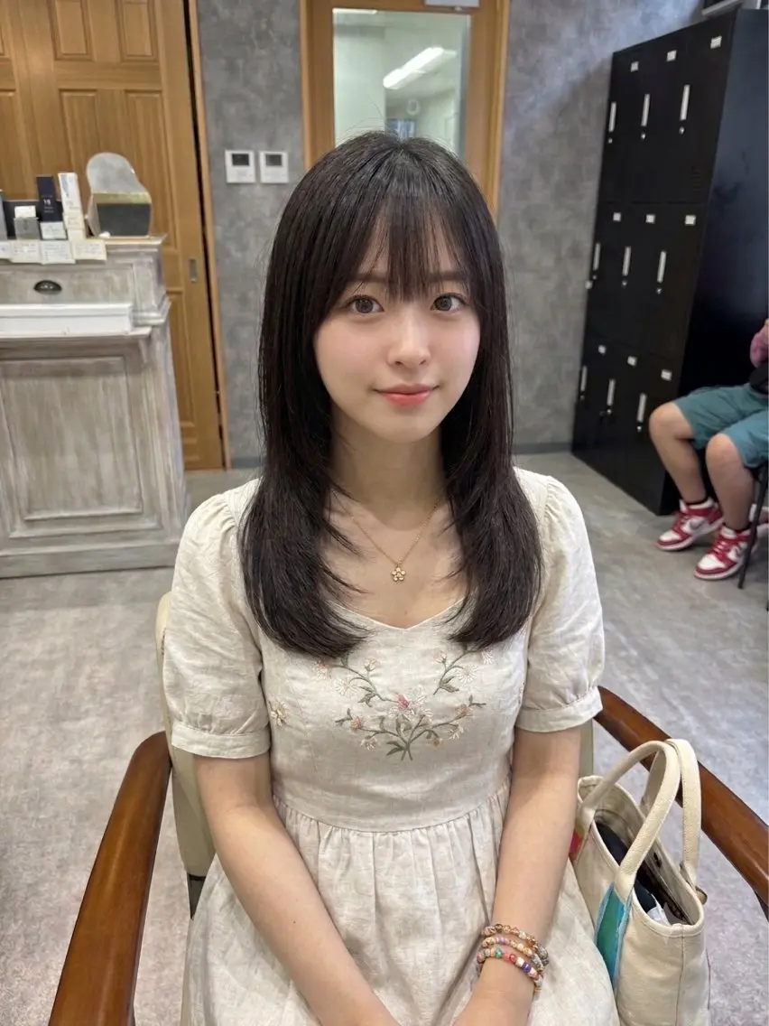 セミロング カット ヘアカラー MIHO ハイレイヤーのヘアスタイル
