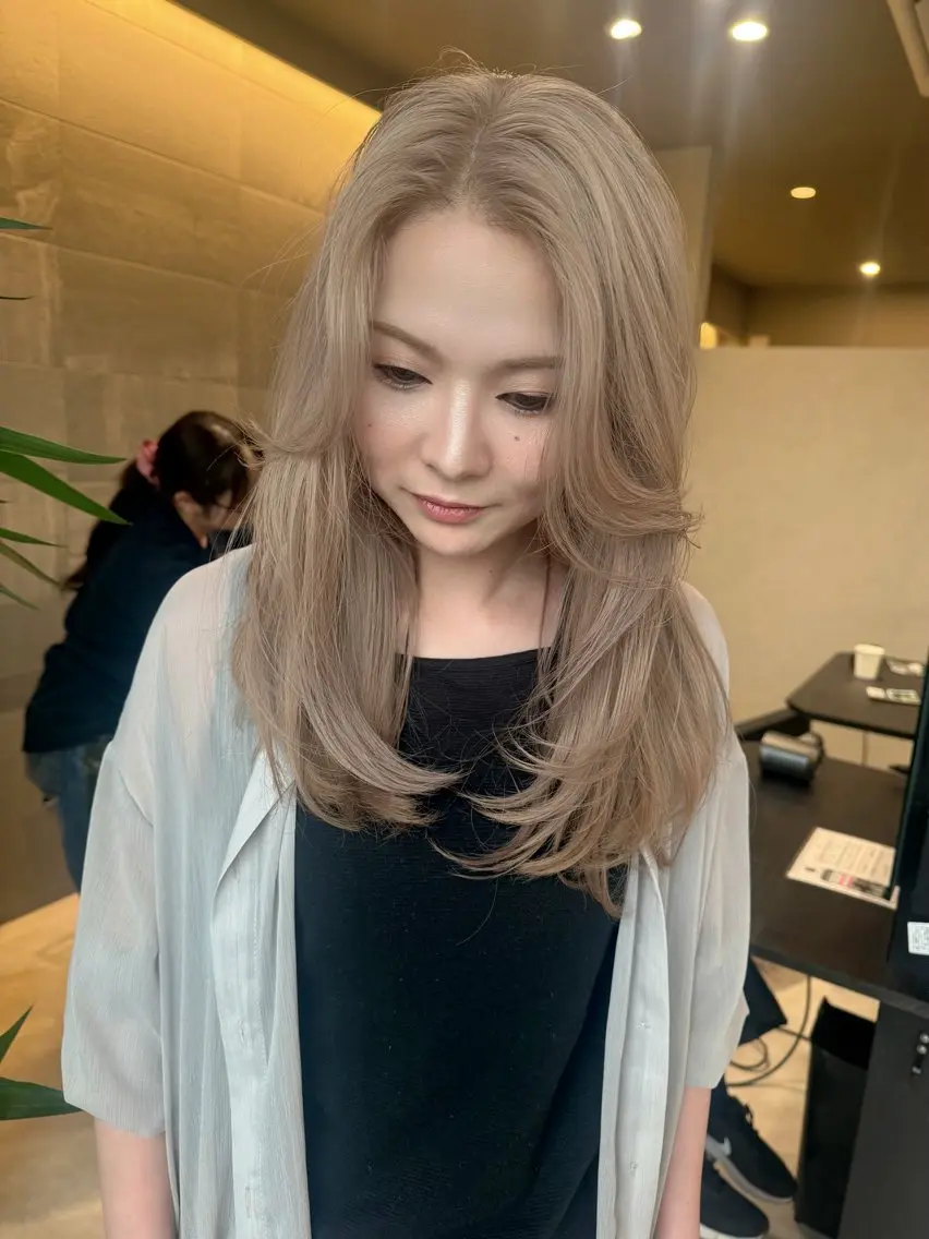 ミディアム カラー ベージュカラー ホワイトベージュ ヘアカラー 透明カラー/レイヤー misaki °＊のヘアスタイル