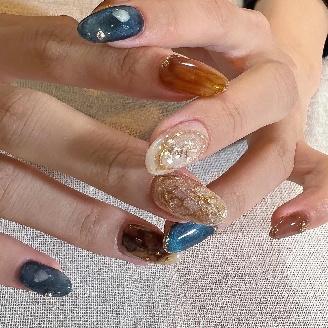 ネイル アートネイル ブラウン マグネットネイル 持ち込み ニュアンスネイル ハンドネイル pointillé .ayaのネイルデザイン