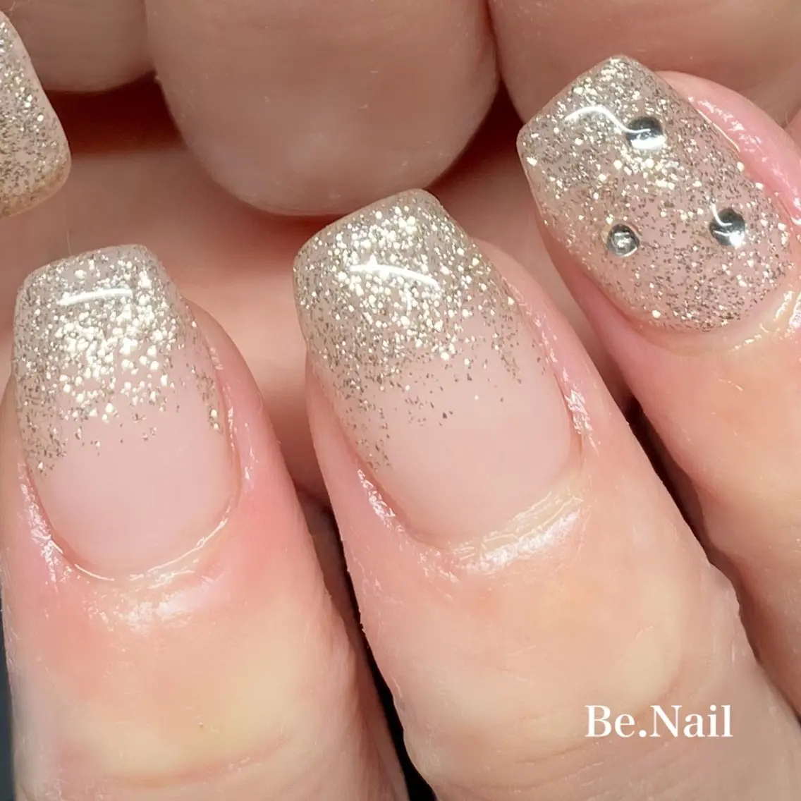 ネイル ジェルネイル ラメ(グリッター) ラメグラデーション シンプルネイル Be. Nailのネイルデザイン