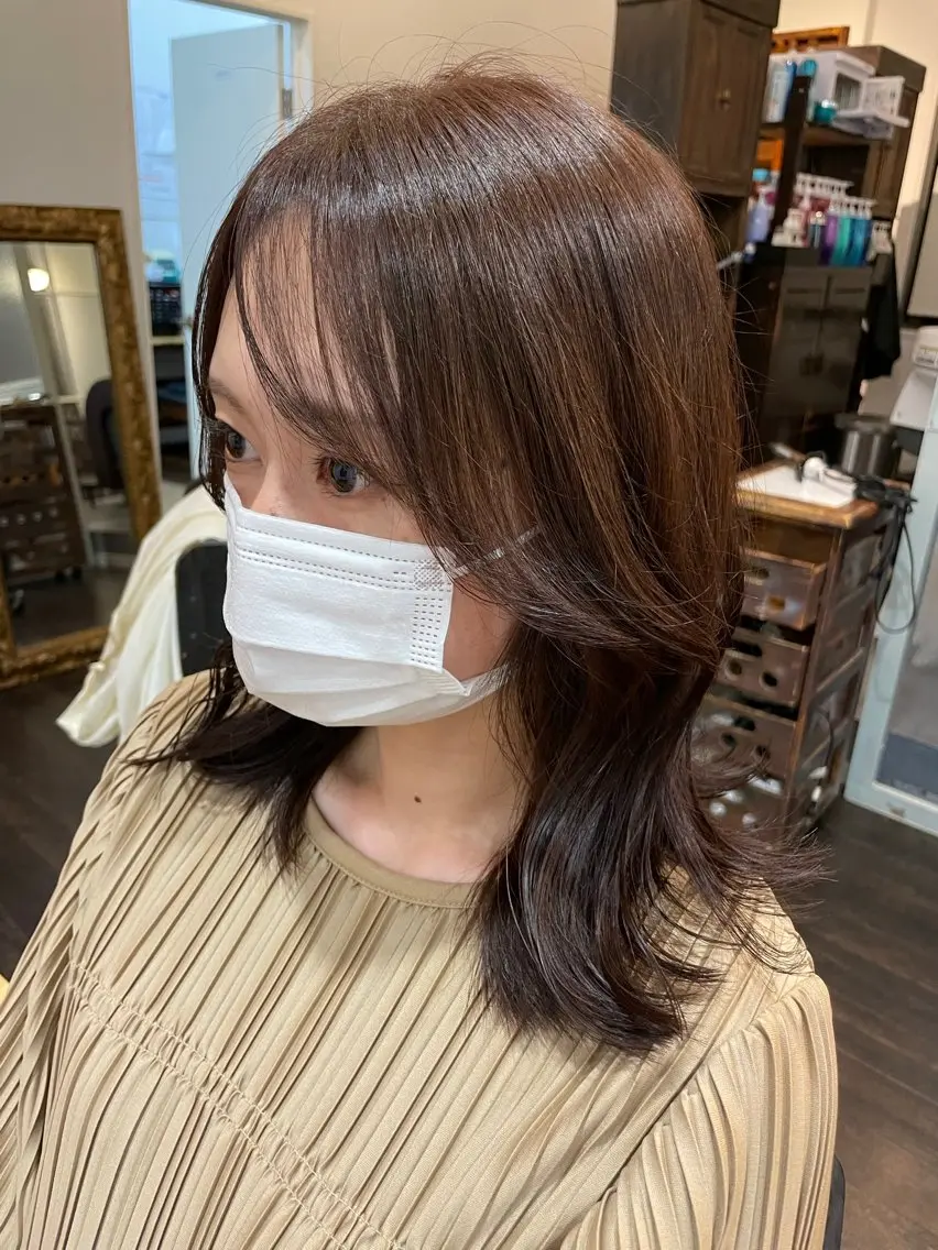 ミディアム 三國 栞音のヘアスタイル