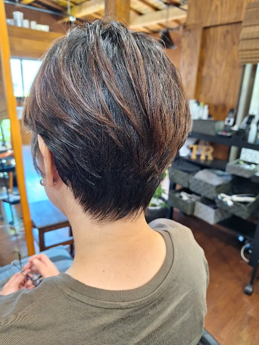 ショート ショートヘア 飯田 仁美のヘアスタイル