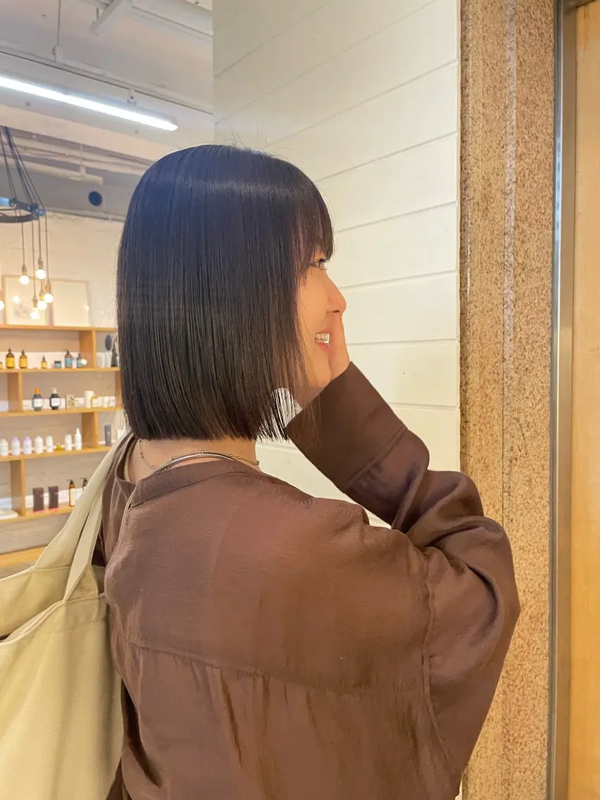 ミディアム ボブ 髪質改善 mina / 透明感ベージュカラーのヘアスタイル