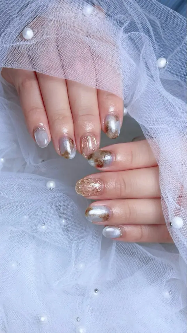 ネイル ブラウン ニュアンスネイル 𝑬𝑹𝑰𝑲𝑨 𓂃🎀𓈒𓏸のネイルデザイン