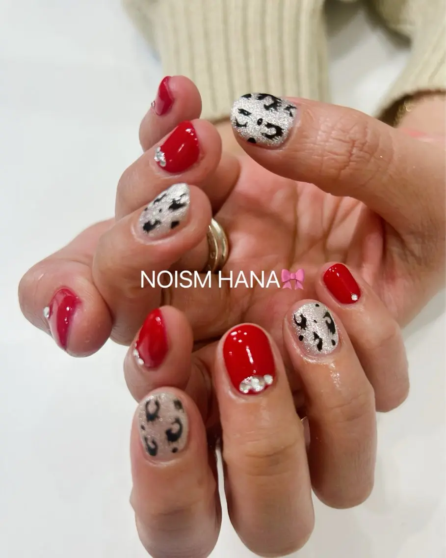 ネイル グラデーション キラキラネイル 韓国ネイル マグネットネイル ニュアンスネイル ハンドネイル 🎀大人nail /NOISMはな🎀のネイルデザイン