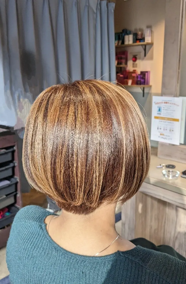 ショート ハイライト alushe 岡 陽子のヘアスタイル