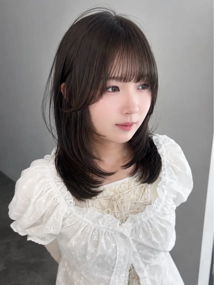 ミディアム 韓国風ヘア レイヤーカット サイドバング 小顔カット カット yui/レイヤー/ 顔周り/透明感カラーのヘアスタイル
