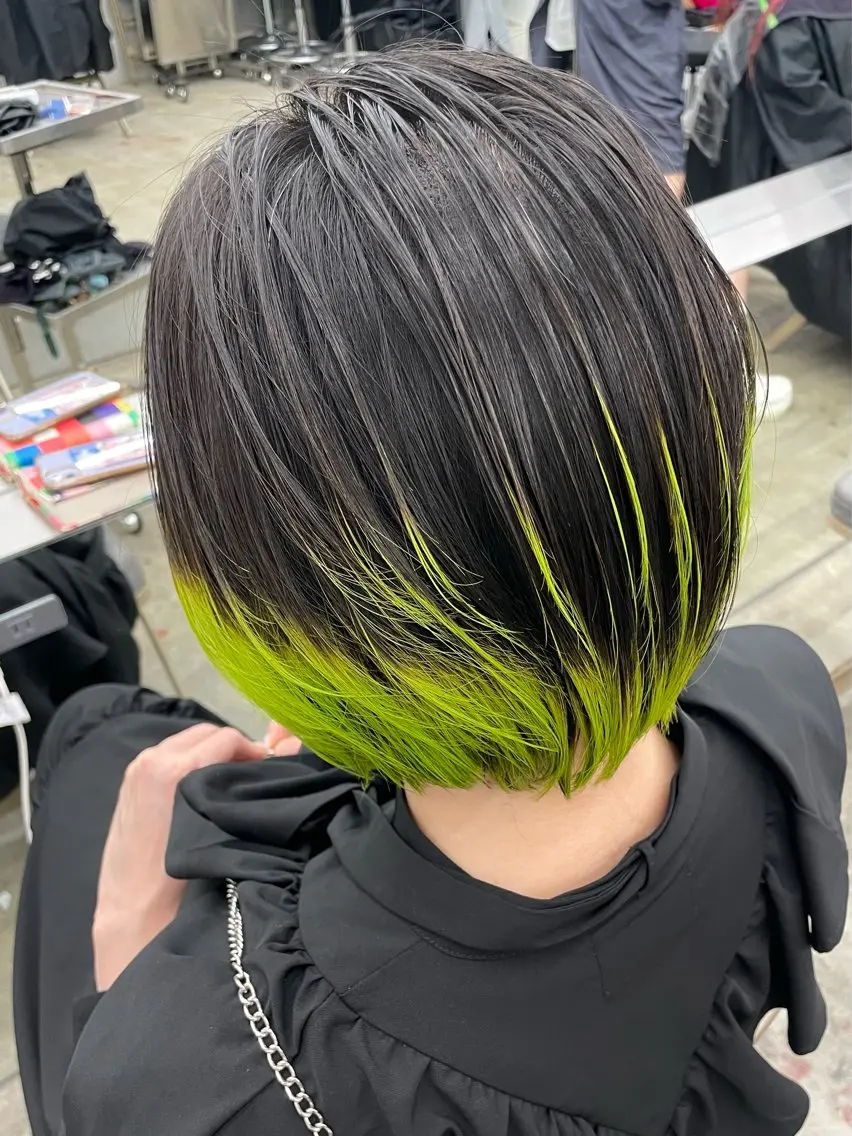 セミロング カラー インナーカラー 推し ブリーチ 髪質改善のヘアスタイル