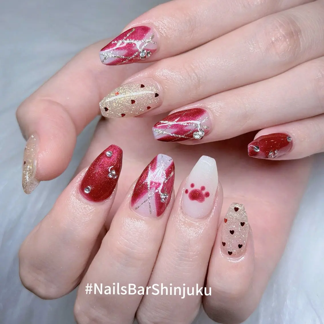 ネイル ボルドー ブラウン チークネイル ドット フットネイル NAILS BAR SHINJUKUのネイルデザイン
