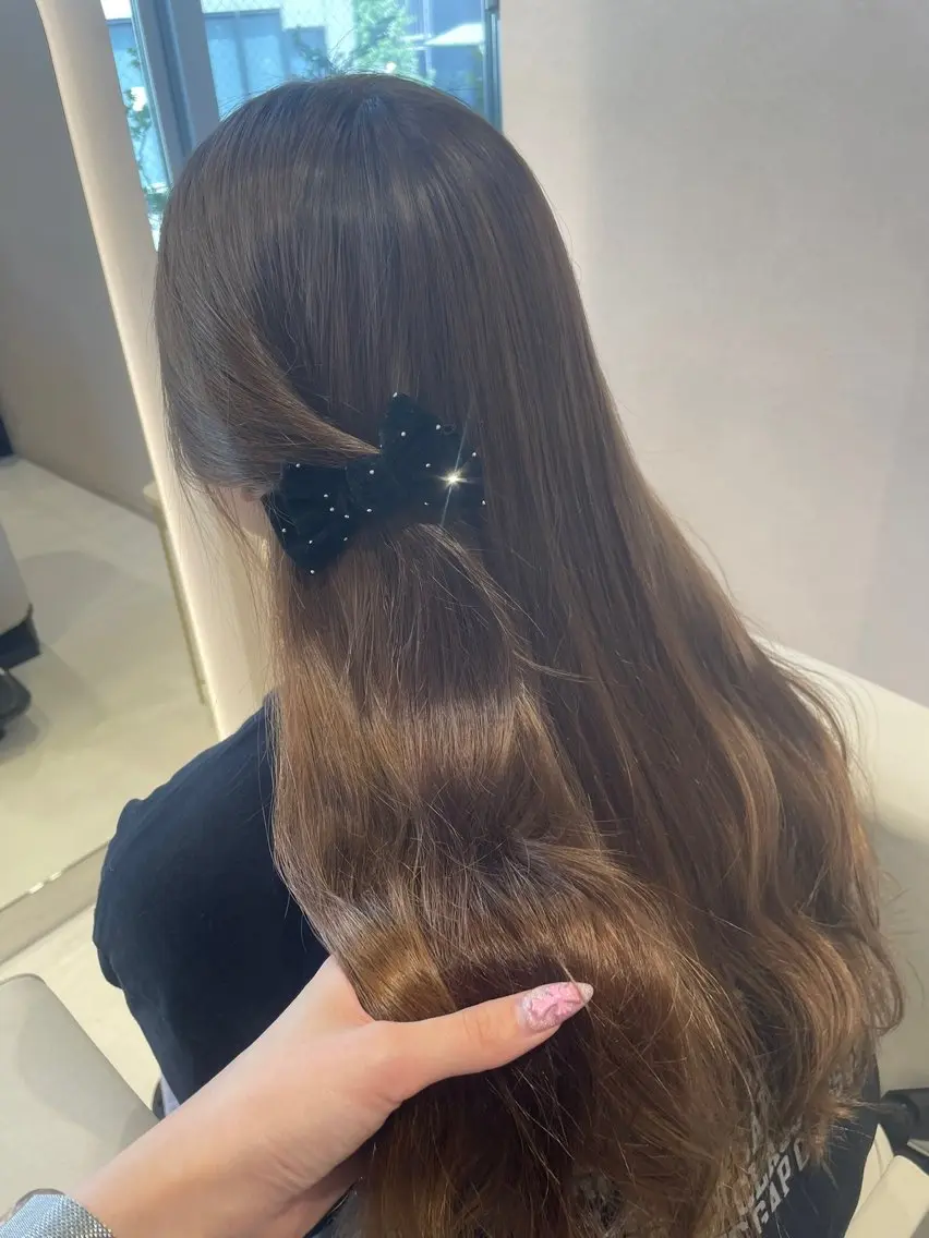 カラー ベージュカラー ブリーチ ダブルカラー ヘアカラー emusalon Rinaのヘアスタイル