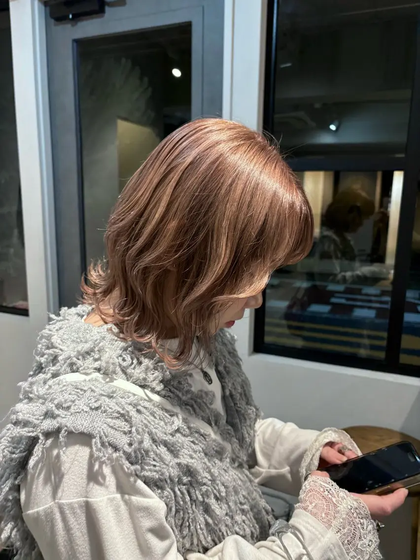 カラー ベージュカラー ブリーチ ピンクカラー 高木 花のヘアスタイル