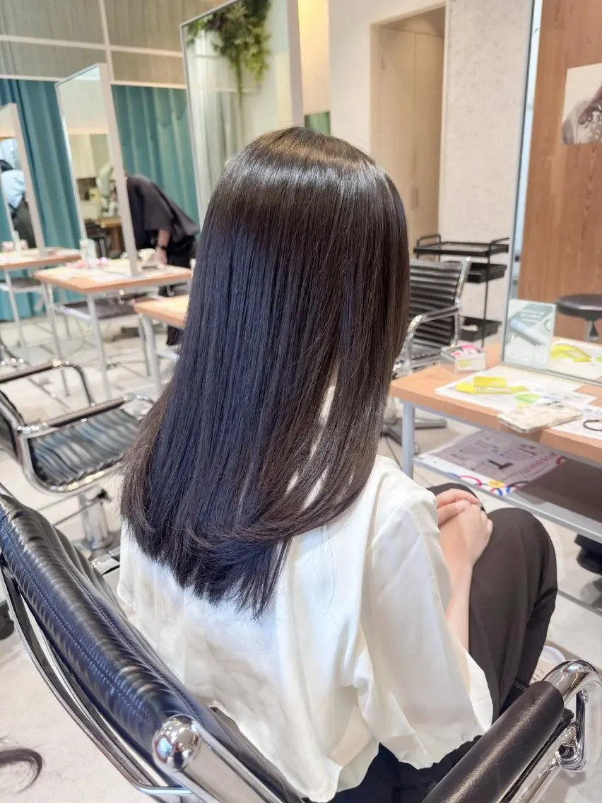 ロング 顔まわりレイヤー 顔周りカット レイヤーカット 黒木日那/髪質改善/ グレージュ/レイヤーのヘアスタイル