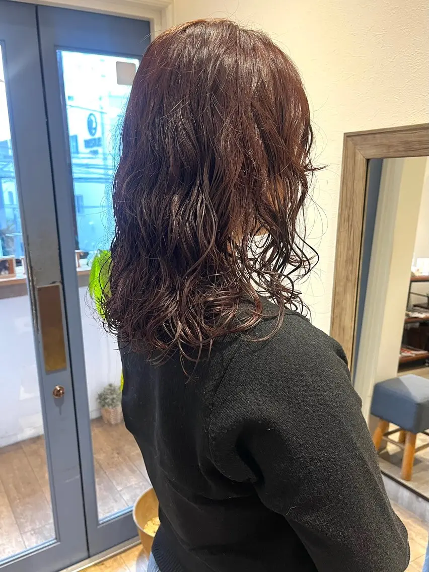 ミディアム カラー パーマ ミディアムパーマ レッドカラー カット ヘアカラー パーマ トリートメント 上品な暖色/丸みボブ Chie🪷のヘアスタイル