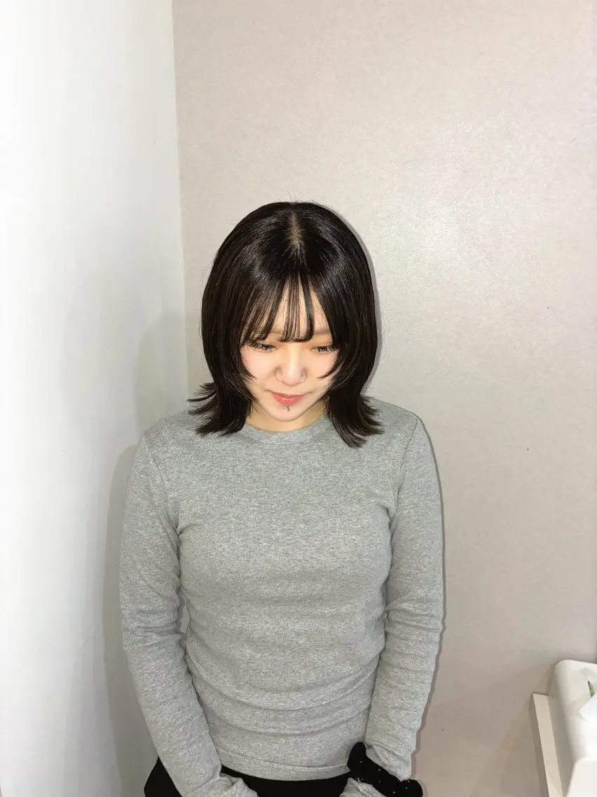 ミディアム 切りっぱなしボブ ボブ レイヤーカット ハナダ メイのヘアスタイル
