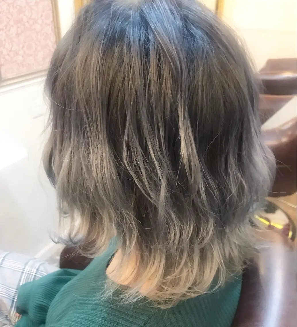 ミディアム カラー 岩谷/ブリーチ 🪽透明感カラーのヘアスタイル