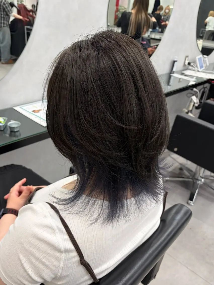 ミディアム カット ヘアカラー トリートメント ミルクティーカラー/ レイヤーカットAyaのヘアスタイル