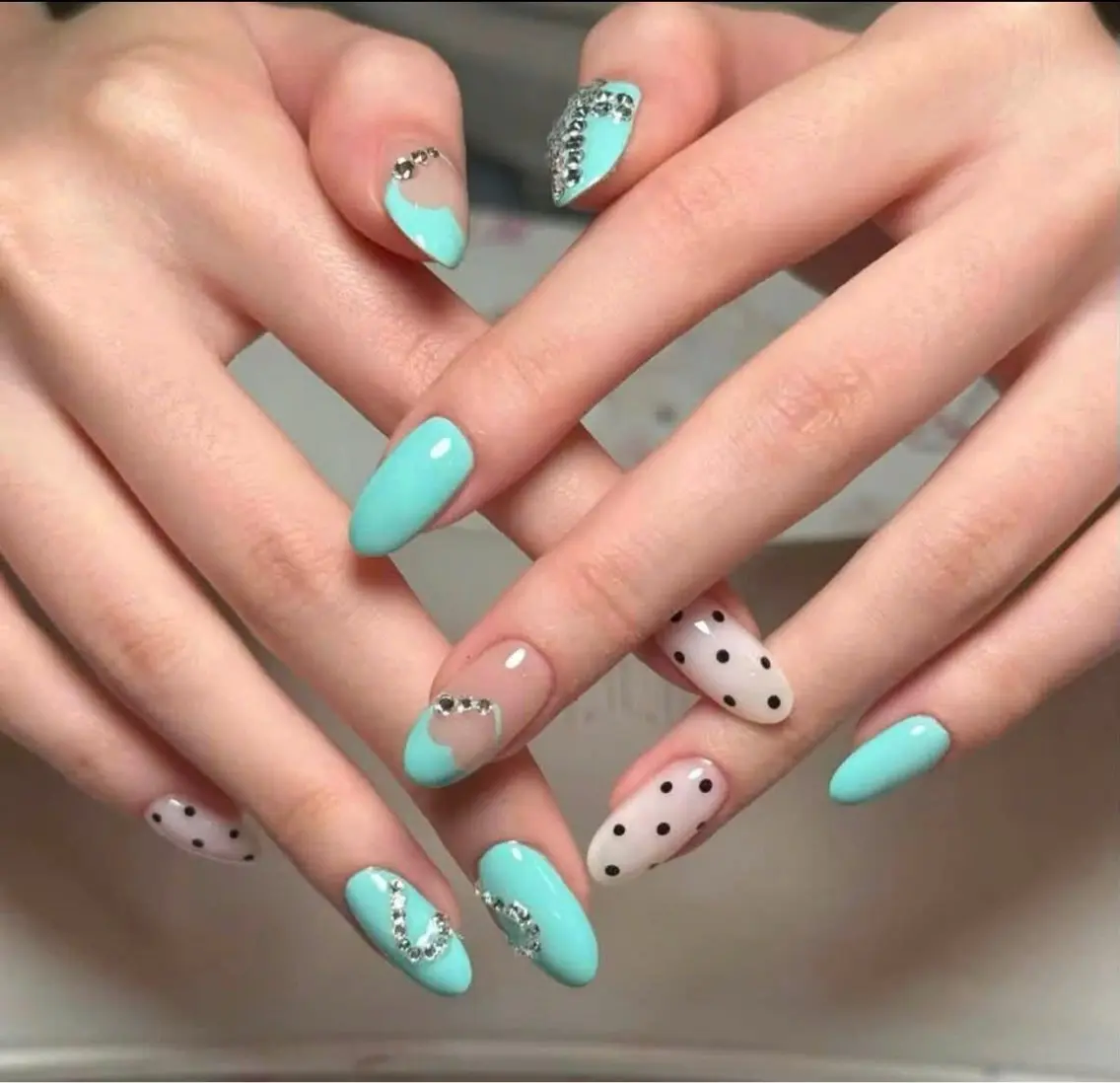 ネイル フラッシュネイル フレンチネイル グラデーション キラキラネイル 韓国ネイル ハンドネイル Hy nailsのネイルデザイン