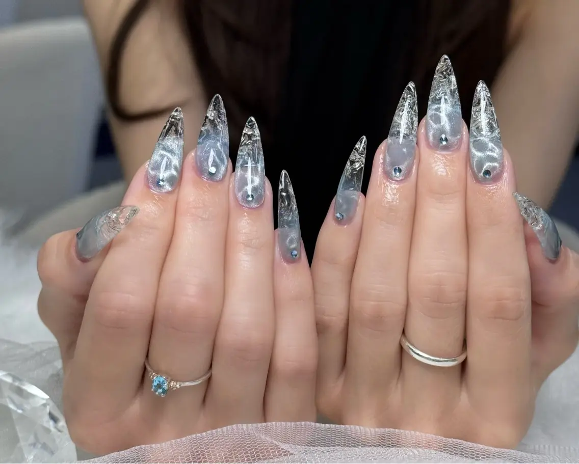 ネイル クリアネイル ジェルネイル キラキラネイル 韓国ネイル ぷっくりネイル ハンドネイル Luna Nail.Novaのネイルデザイン