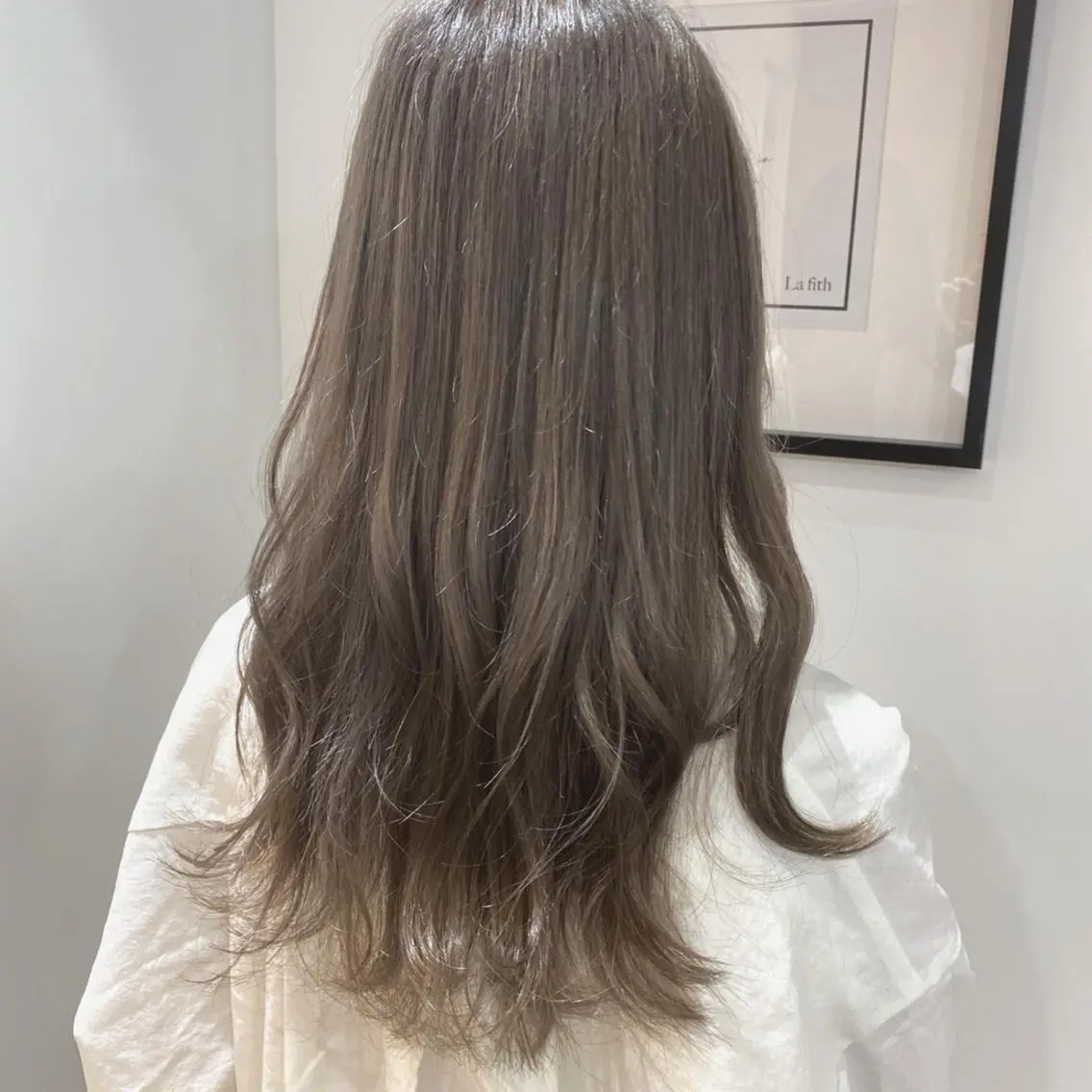 ロング カラー ブリーチ グレージュ ミルクティーグレージュ カット ヘアカラー トリートメント ブリーチなしWカラー メンズカット✨ワタベのヘアスタイル