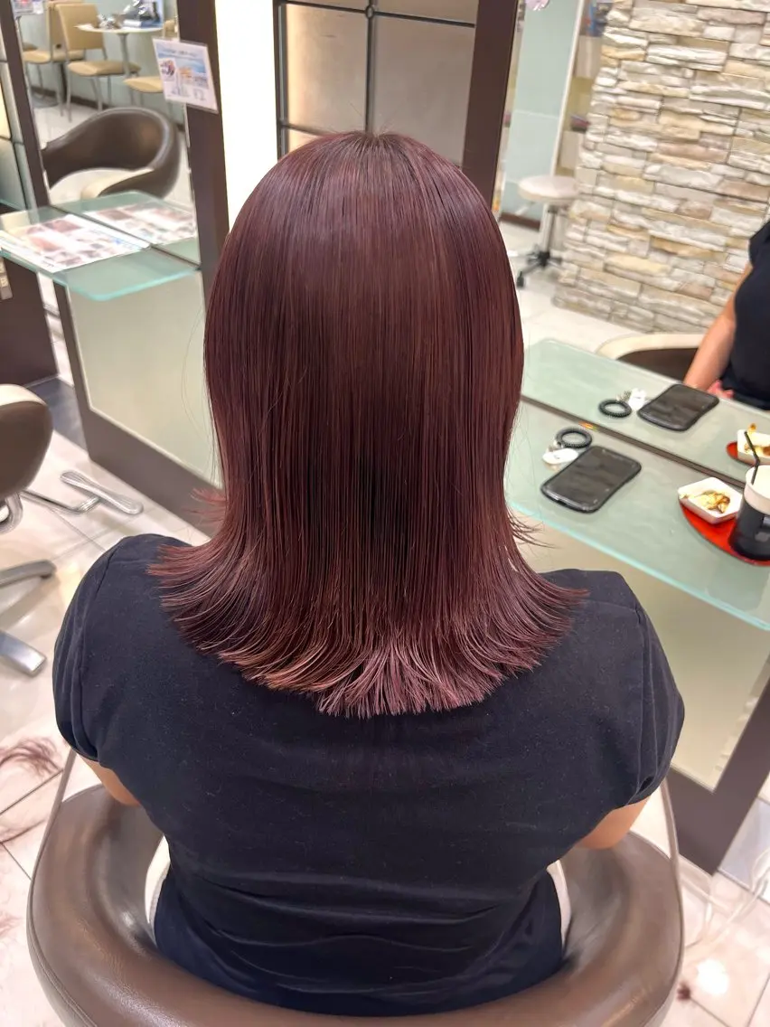 ミディアム 切りっぱなしボブ ピンクブラウン ボブ ヘアカラー トリートメント ハイトーン/うる艶 カラー Mioのヘアスタイル