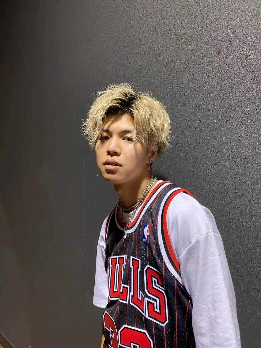 ショート カラー パーマ メンズ 岩城 滉成のヘアスタイル