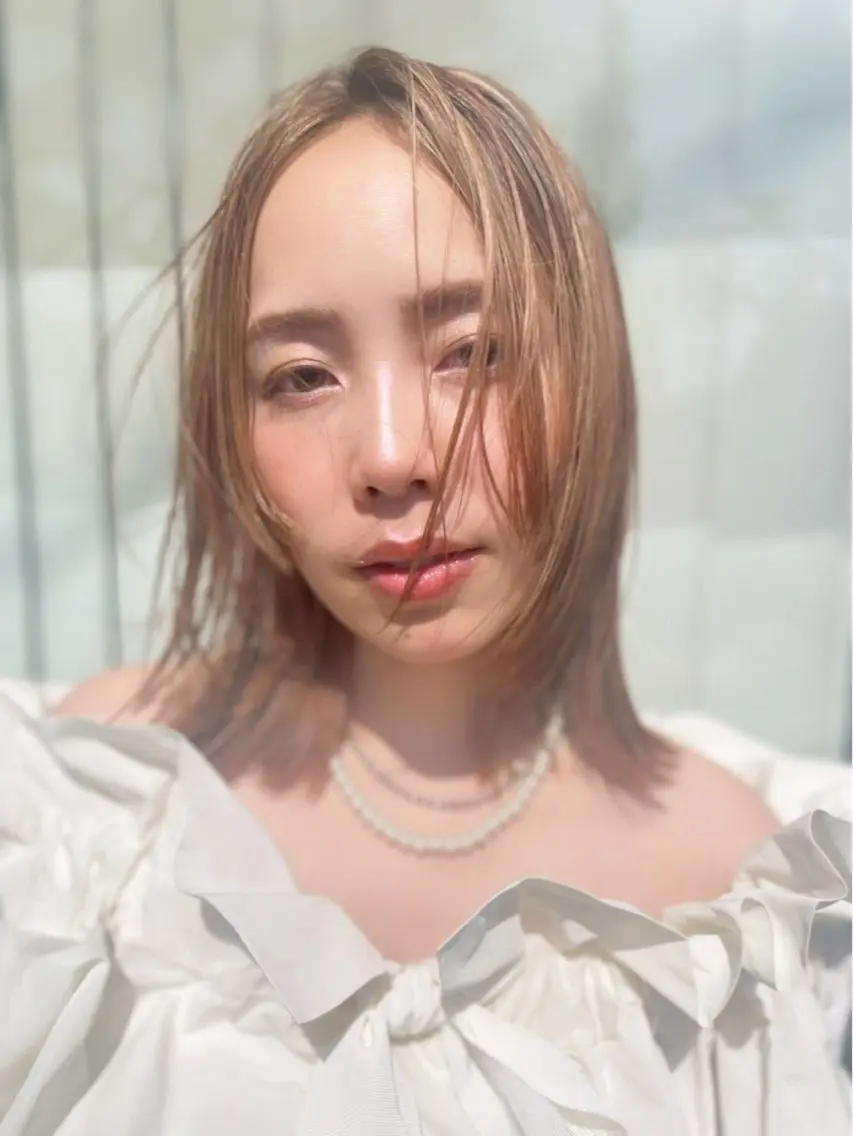 ミディアム カラー ベージュカラー ブリーチ 透明感カラー 小酒井 智洋のヘアスタイル