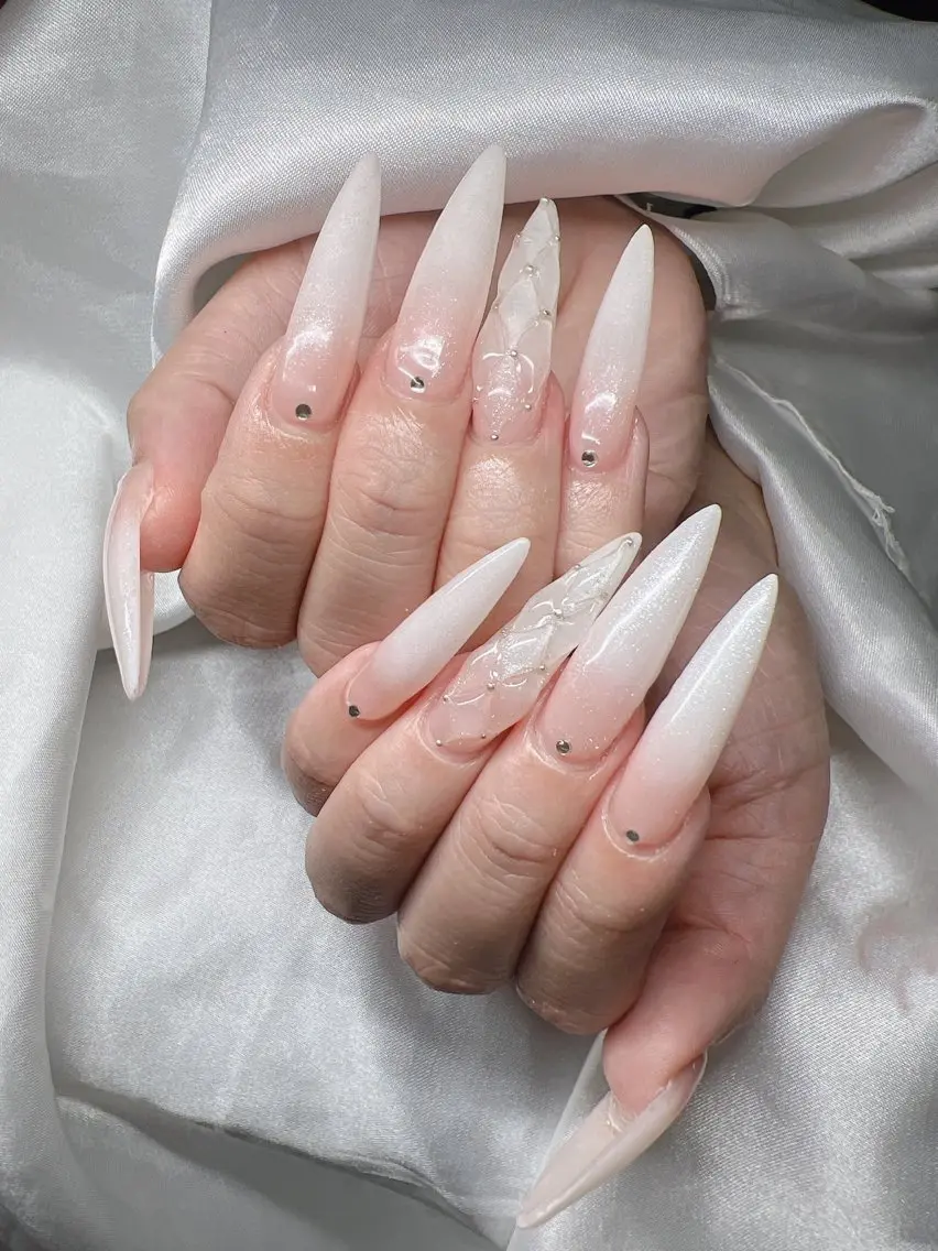 ネイル 長さ出し グラデーション キラキラネイル マグネットネイル ニュアンスネイル ハンドネイル Lee Ainのネイルデザイン