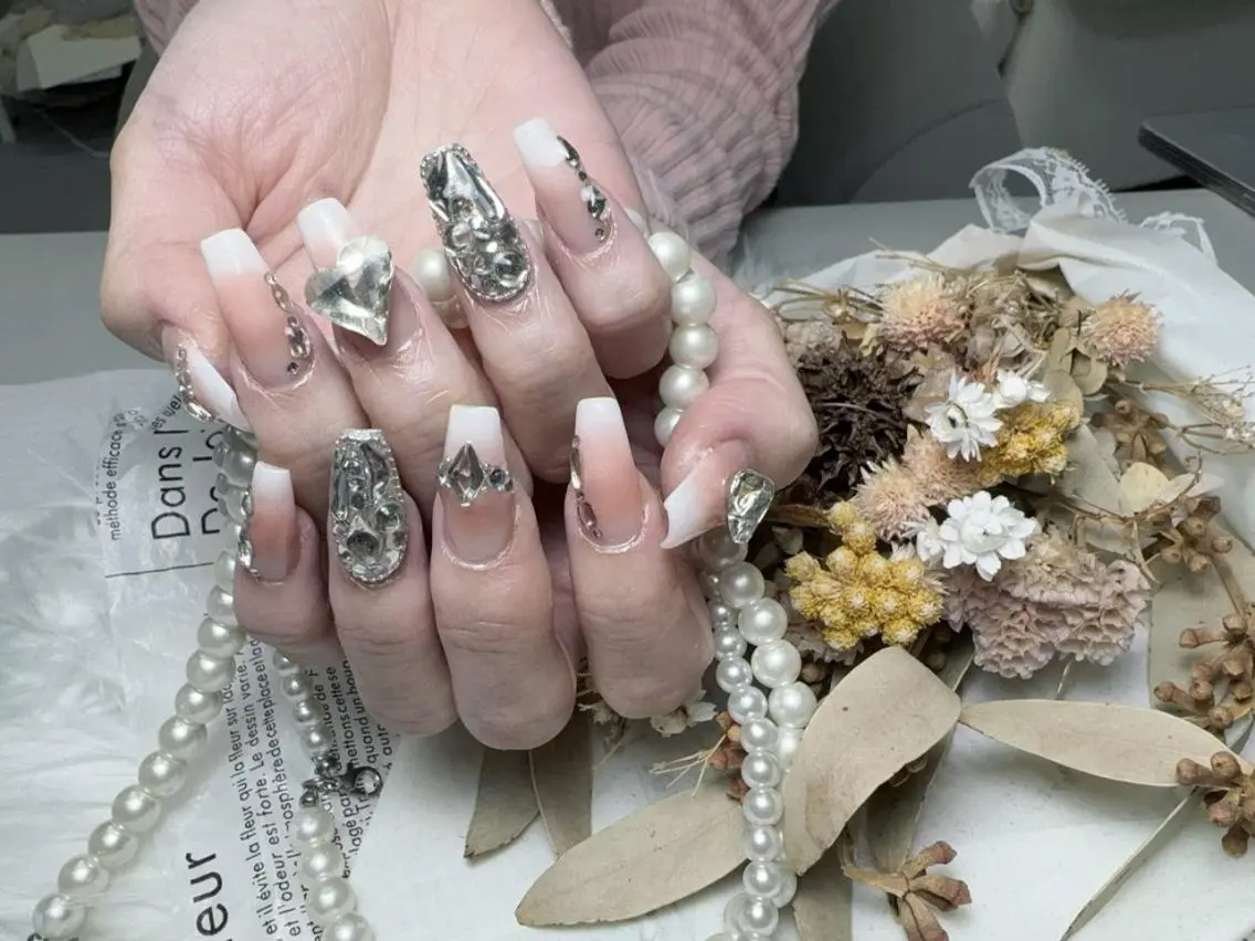 メンズ ネイル アートネイル フレンチネイル ジェルネイル キラキラネイル パラジェル Bloom kabukiのネイルデザイン