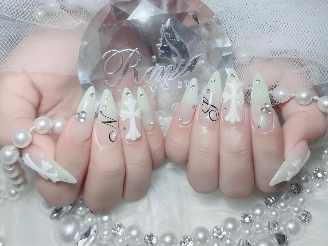 ネイル オーロラネイル チークネイル 桜ネイル クリアネイル ドット ハンドネイル Rin Nail Shinokuboのネイルデザイン