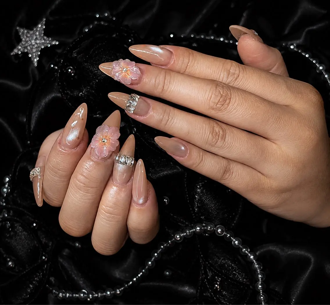 ネイル フレンチネイル ジェルネイル 韓国ネイル マグネットネイル 持ち込み Royal Nailのネイルデザイン