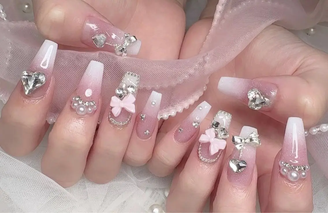 ネイル アートネイル ボルドー フレンチネイル ジェルネイル 氷ネイル・うるうるネイル ハンドネイル Julie Nail Rinのネイルデザイン