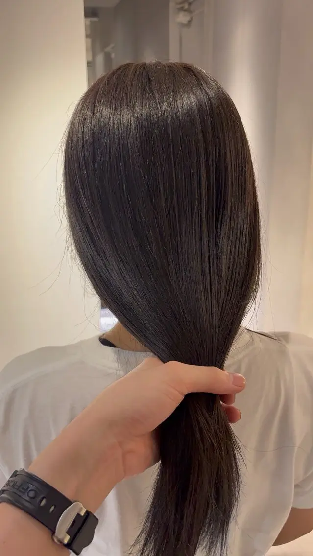 ロング カラー 透明感カラー グレージュ 大川 七夏のヘアスタイル