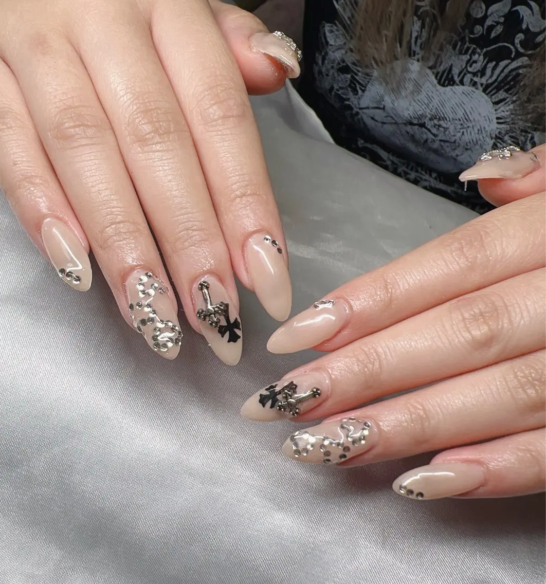 ネイル 長さ出し グラデーション 卒業式 キラキラネイル マグネットネイル Lee Nailsのネイルデザイン