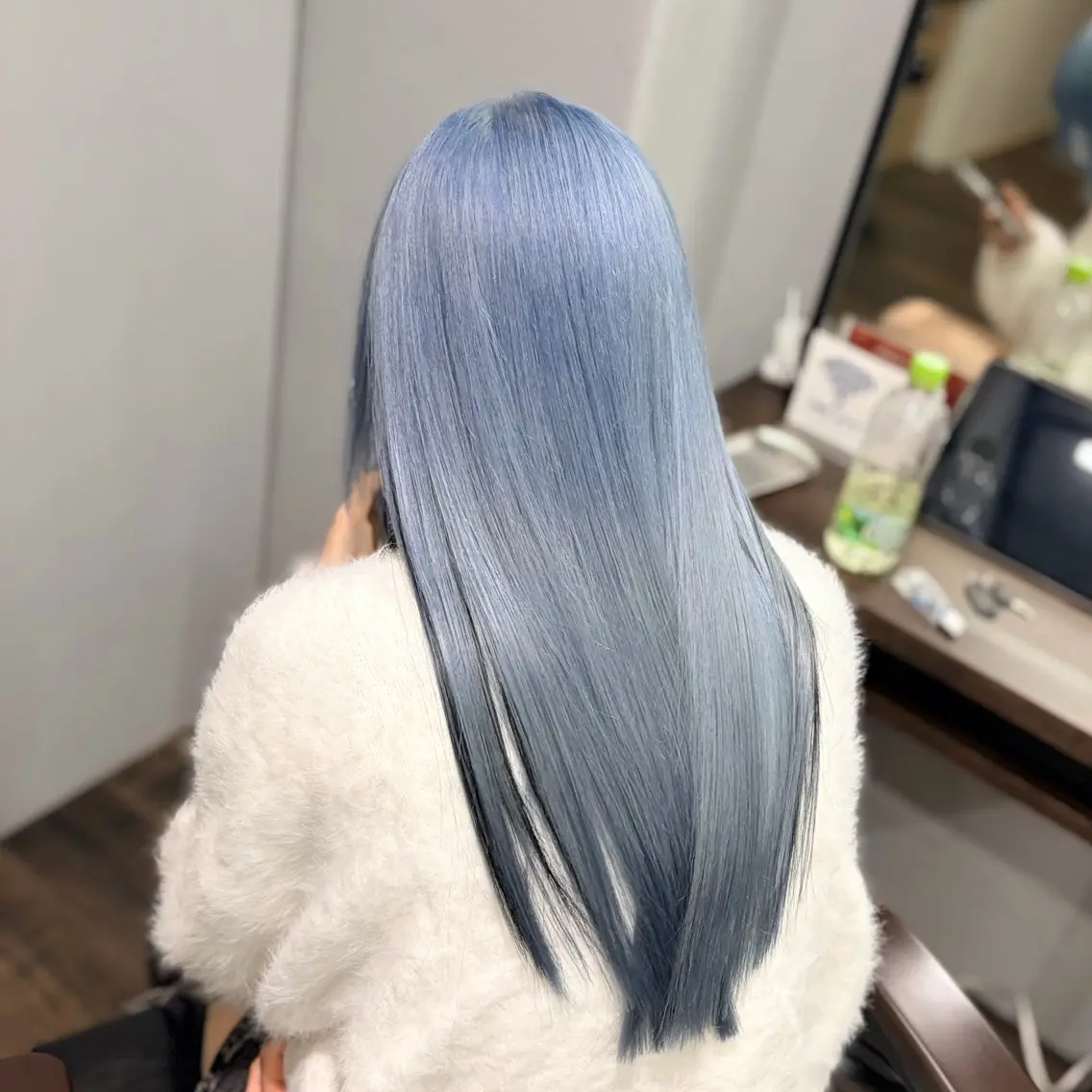 ロング カラー ブリーチ ブルーカラー 透明感カラー ハイトーンカラー ロング ヘアカラー トリートメント ✨ブリーチ髪質改善 ✨デザインカラーのヘアスタイル