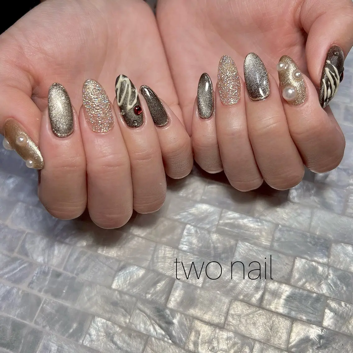 ネイル アートネイル ブラウン マグネットネイル ネイルチップ ホワイト ハンドネイル two nailのネイルデザイン