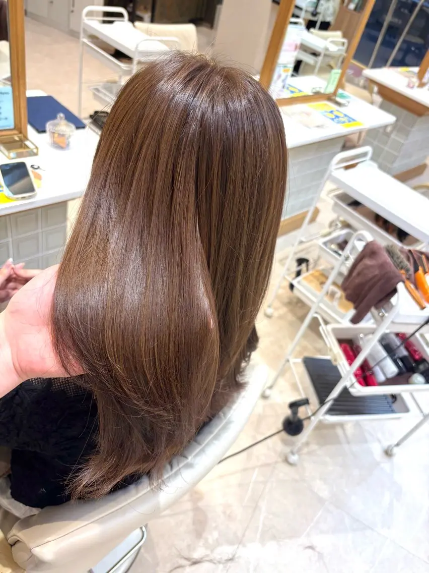 ミディアム カラー アッシュ 透明感カラー ラベンダーカラー ラベンダーアッシュ レイヤーカット カット ヘアカラー 暖色カラー/ブリーチ 櫻井　華のヘアスタイル