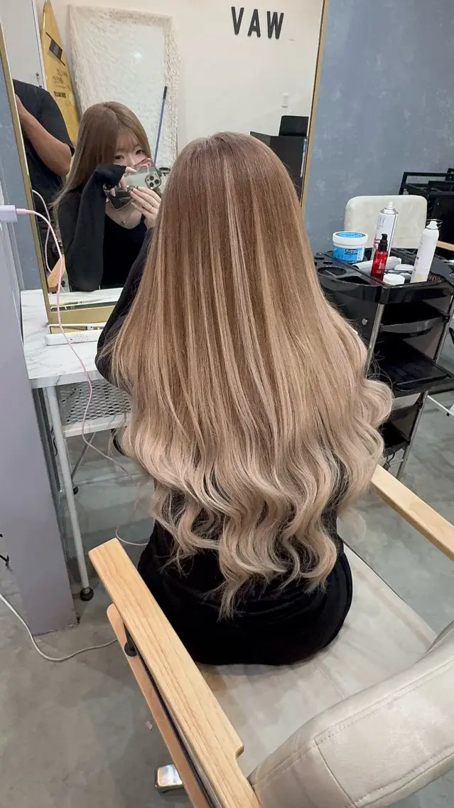 ロング カラー シールエクステ バレイヤージュ ハイトーンカラー エクステ レイヤーカット ヘアカラー エクステ 多田 悦淳のヘアスタイル