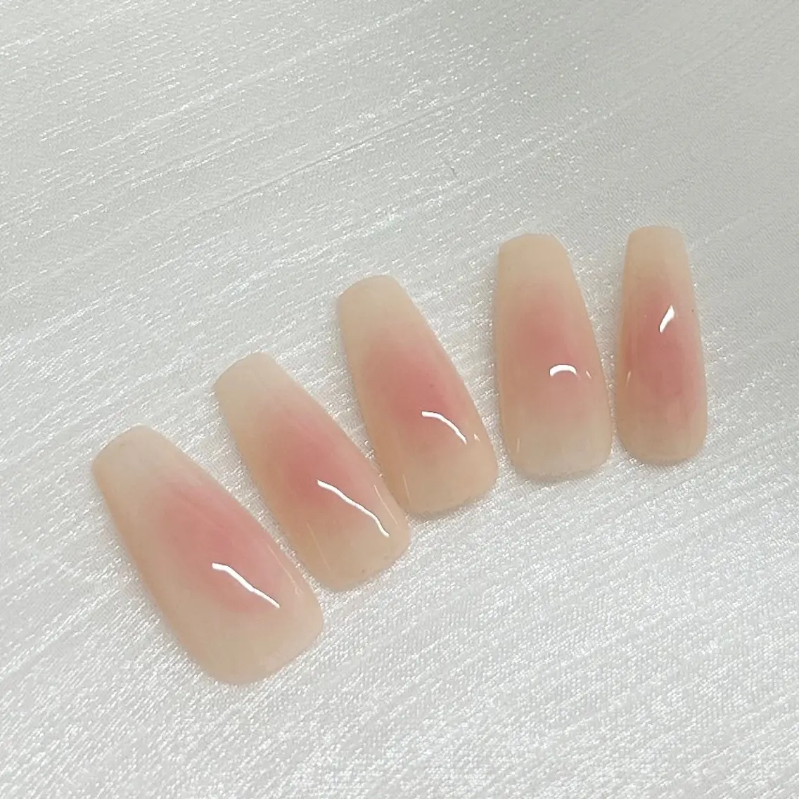 ▪️オフあり▪️じゅわっと血色感🍑チークネイル🐰(新規ジェルオフ無料)の写真