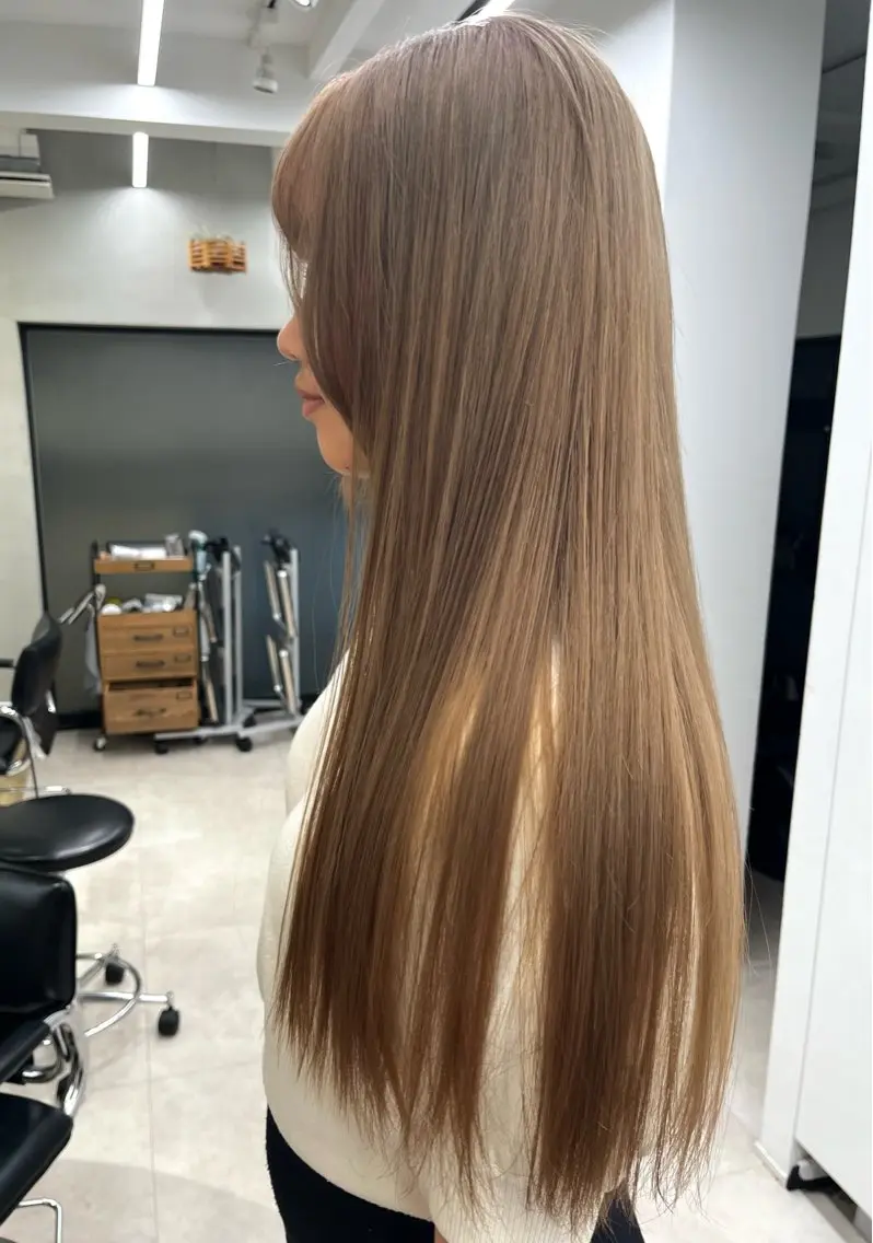 セミロング カラー ベージュカラー ブリーチ ダブルカラー ハイトーンカラー ヘアカラー トリートメント 赤み消しカラー/ ナチュラル/トモキのヘアスタイル