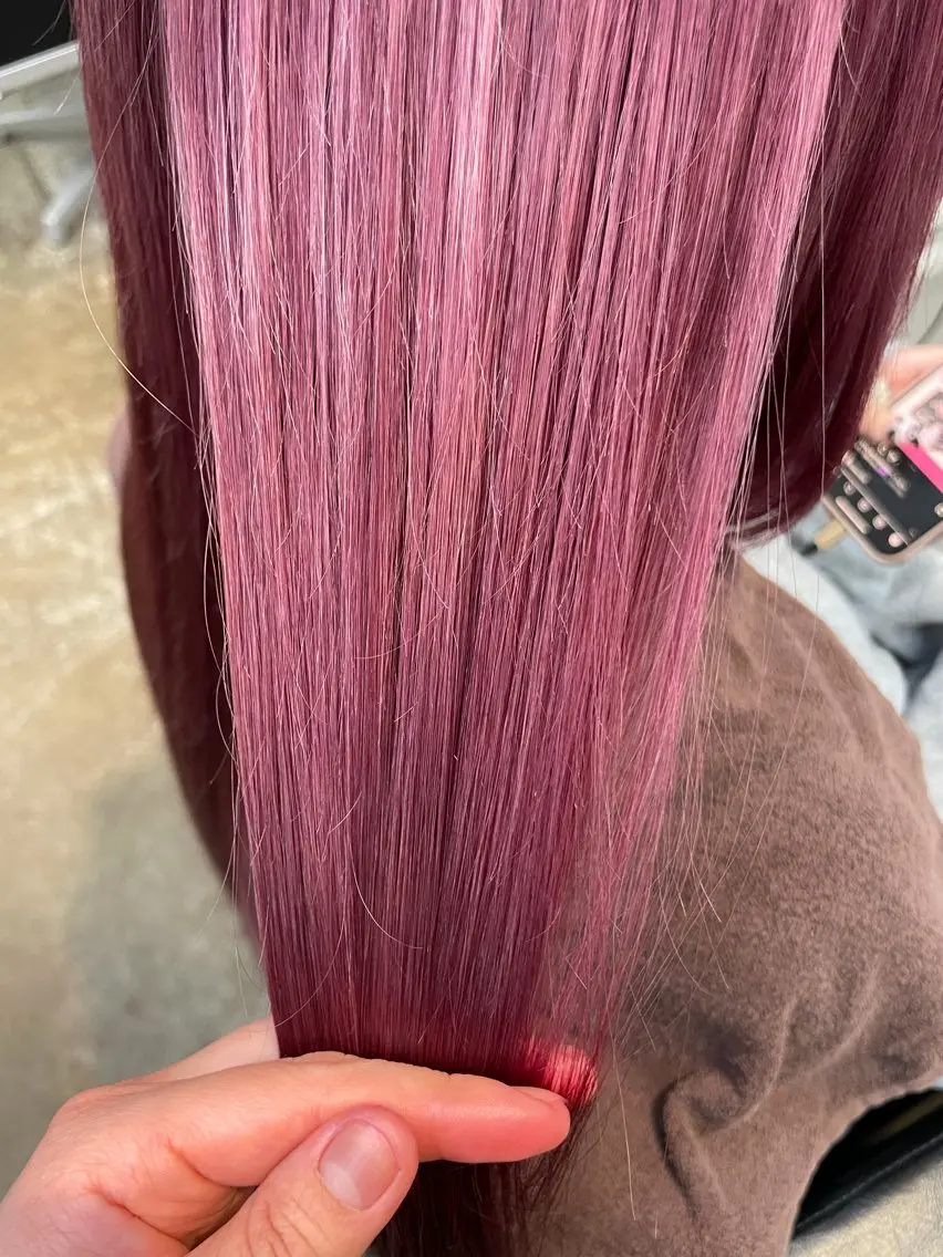 ロング カラー ブリーチ ピンクカラー AmiLi Azusaのヘアスタイル