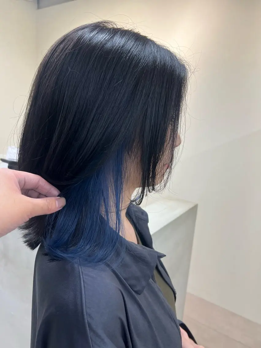 カラー ブルーカラー インナーカラー メンズ レイヤー ウルフ 弓木啓輔のヘアスタイル