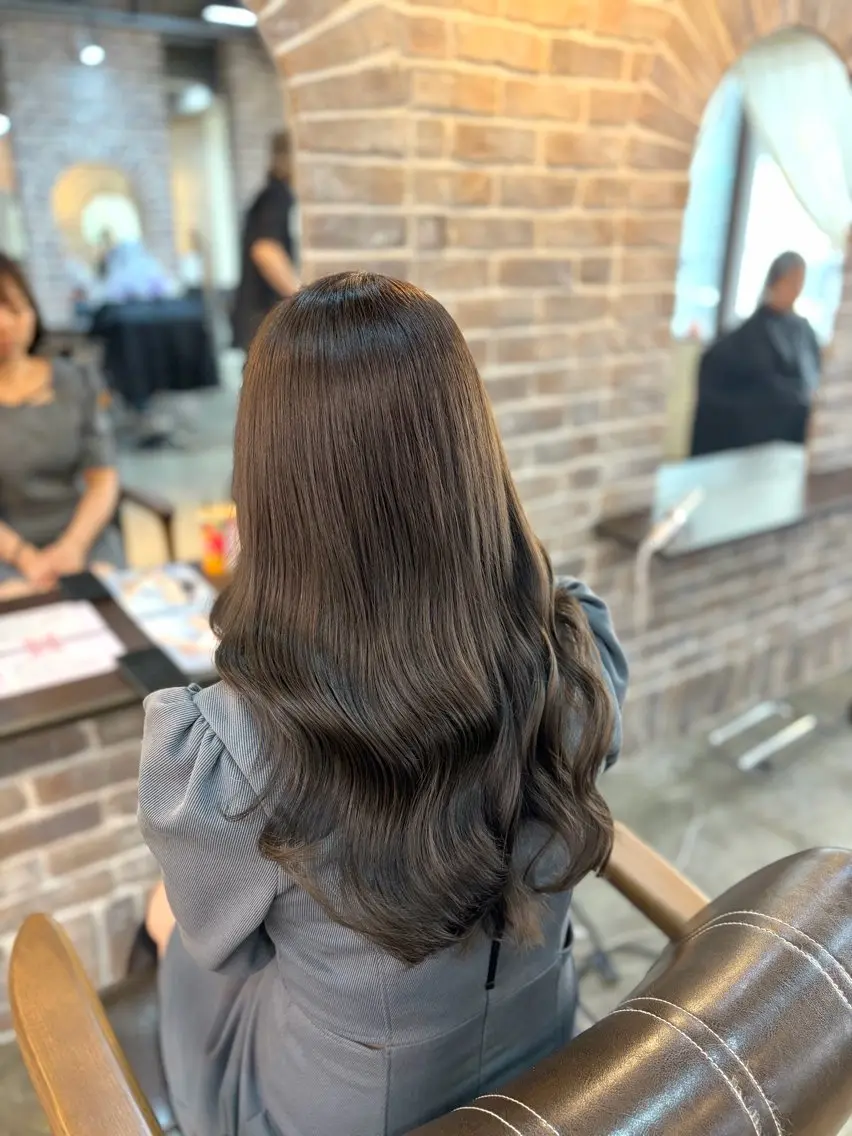 ロング カラー グレージュ カット ヘアカラー トリートメント 縮毛矯正/暖色系 /徳田真緒のヘアスタイル