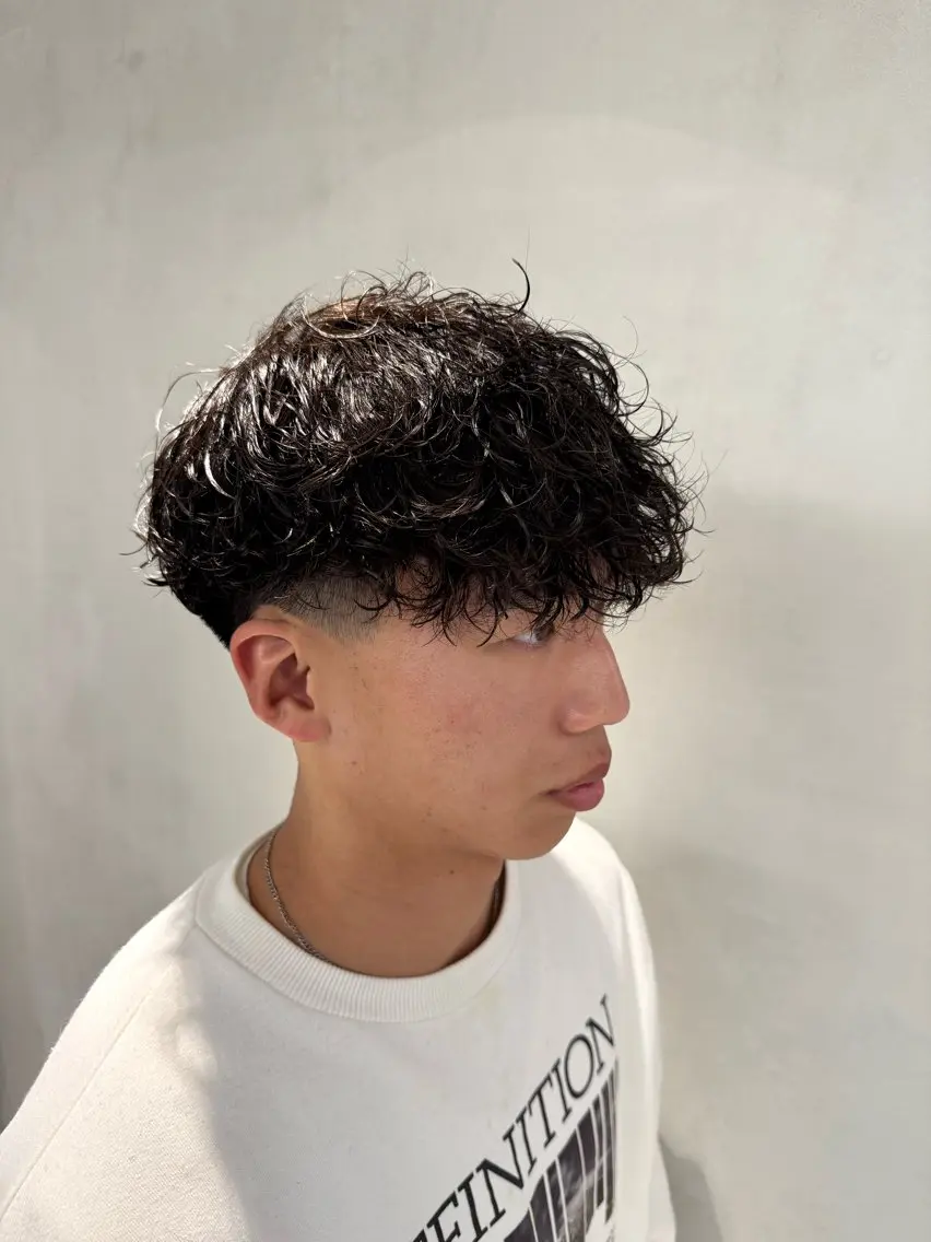 ショート パーマ メンズ ⚡メンズパーマフ ェードカットTomyのヘアスタイル