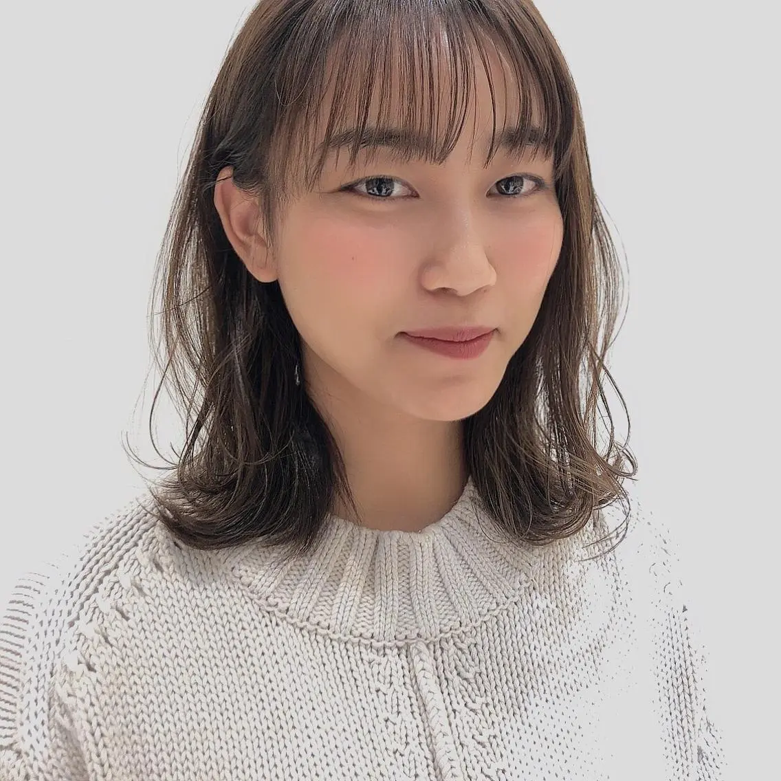 セミロング カラー ハイライトカラー インナーカラー ハイライト レイヤーカット アイブロウ 🍋黒瀬梨央の眉毛・アイブロウイメージ