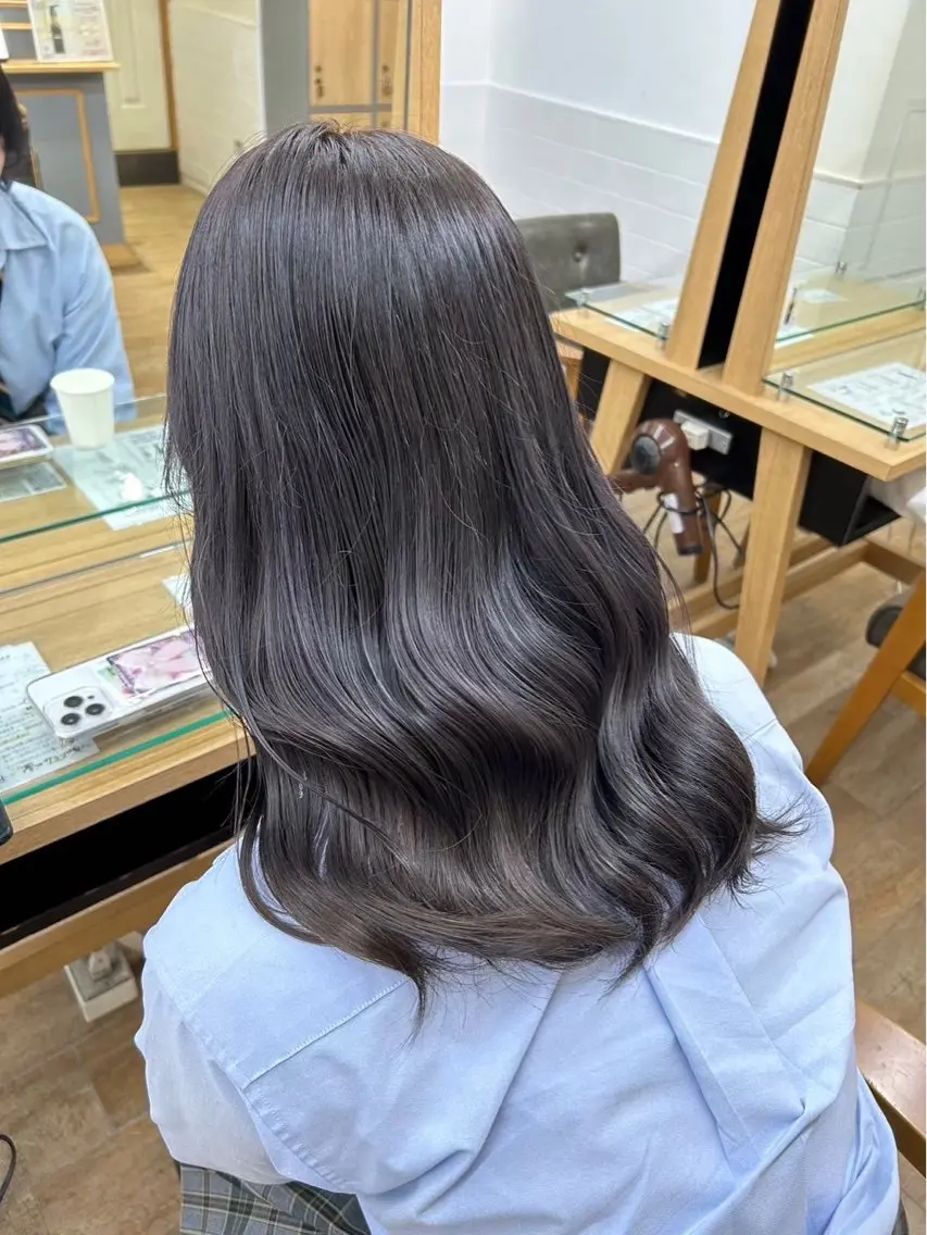 ☆平日1名様限定☆艶グレージュカラー🩶＋コテ巻きorアイロン仕上げ✨️の写真