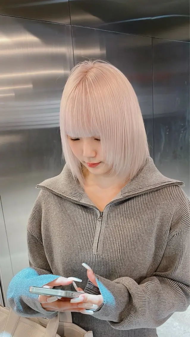 トリプルカラー(ブリーチ2回)ホワイト系にしたい🤍黒染めがある方🥺(デザインカラーもこちらから)ケアブリーチ込みの写真