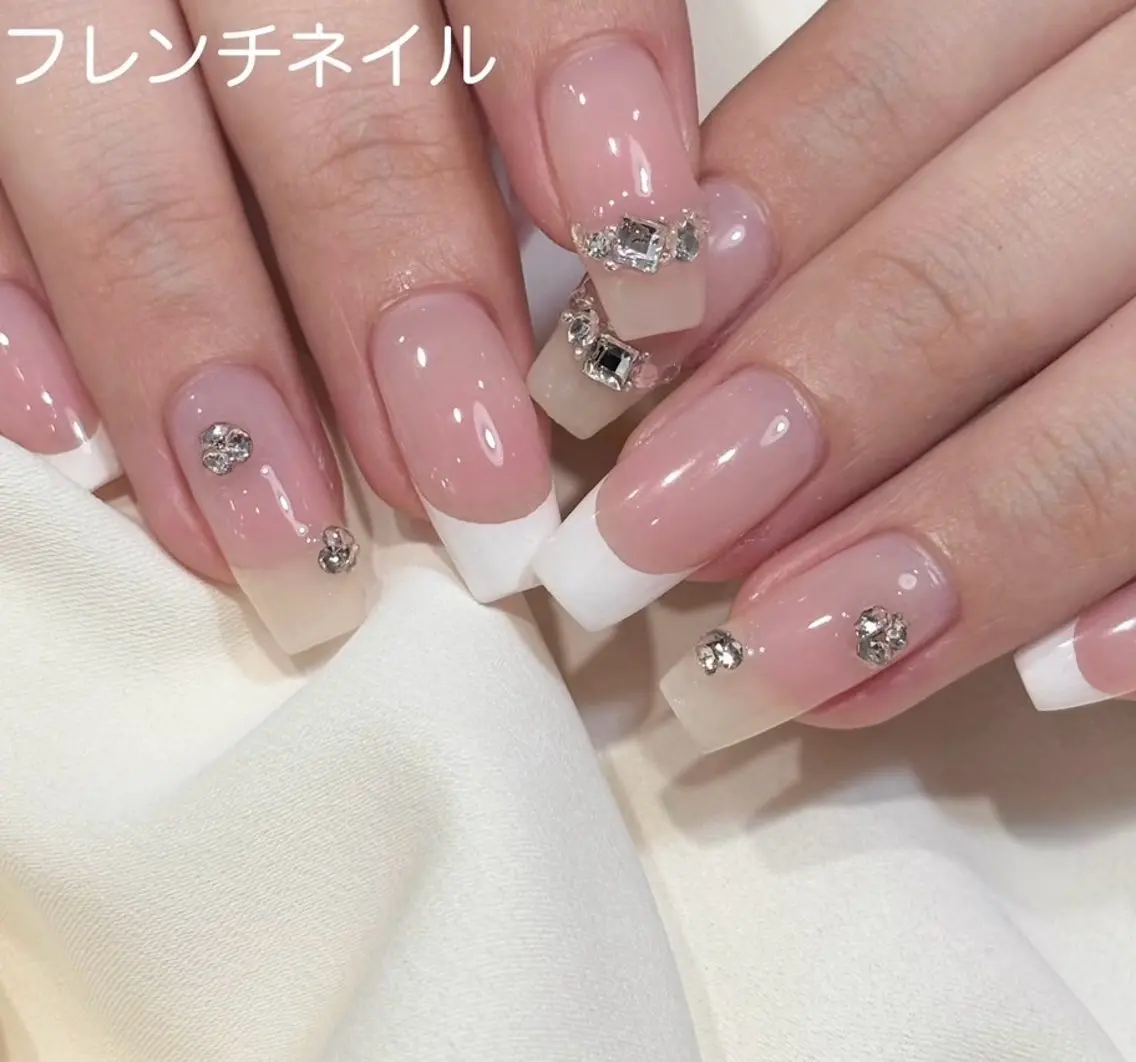 【パラジェル】オフ無し♥ フレンチネイル♥ ラメ・パーツ追加可の写真